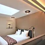 Montaigne Hotel 3*