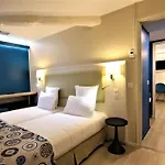 Montaigne 3*