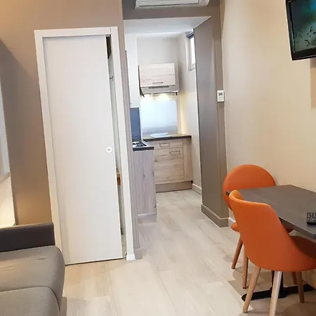 Montaigne Отель Сарла-ла-Канеда