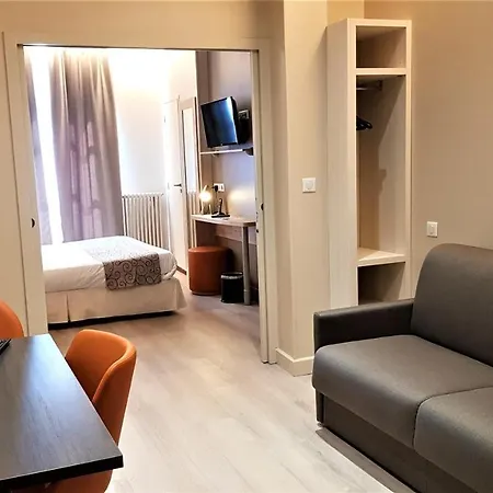 Montaigne 3*