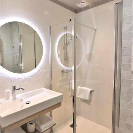 Отель Montaigne 3*