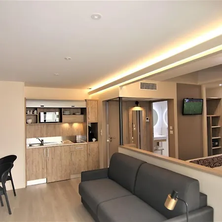 Отель Montaigne 3*