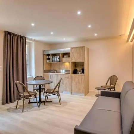 Hotel Montaigne 3*