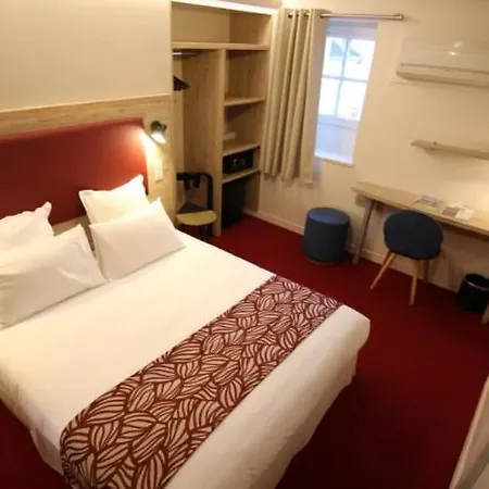 Montaigne Hotel