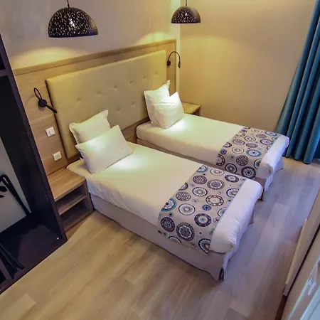Отель Montaigne 3*