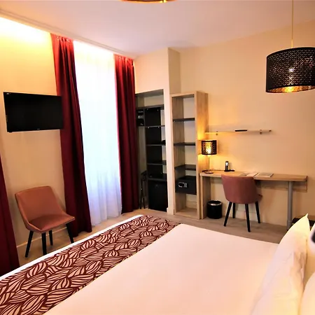 Montaigne Отель 3*
