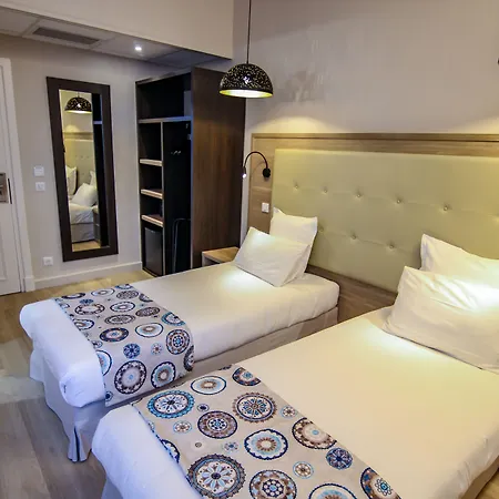 Montaigne 3*