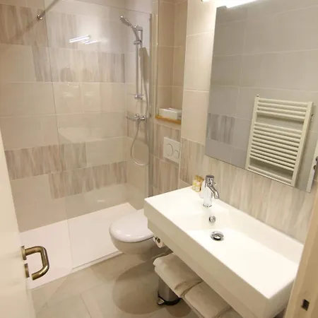 Montaigne Отель