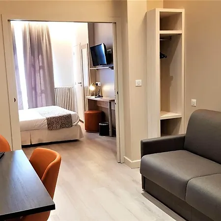 Montaigne 3*