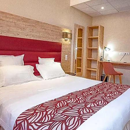Montaigne Hotel