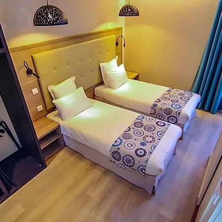 Montaigne Hotel 3*