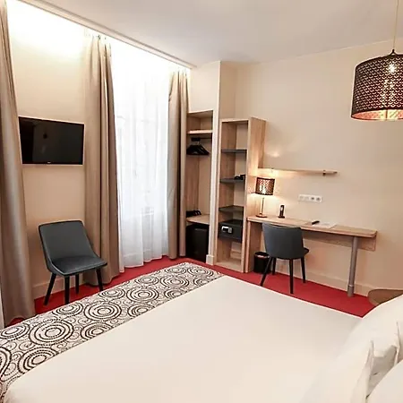 Montaigne 3*