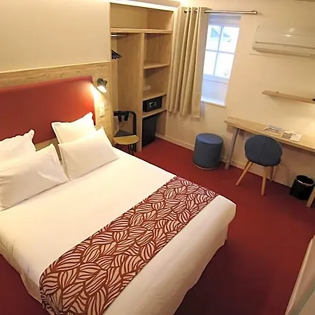 Montaigne Hotel