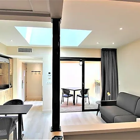 Hotel Montaigne 3*