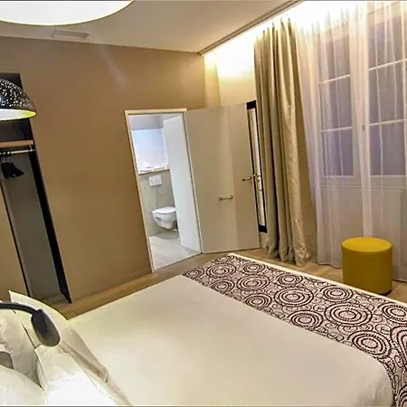 Montaigne Hotel 3*
