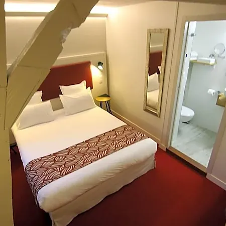 Montaigne Hotel