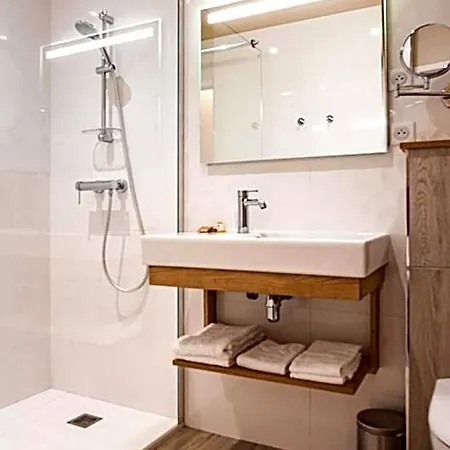 Hotel Montaigne 3*