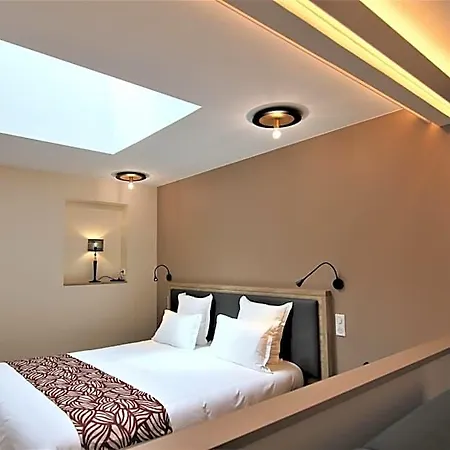 Montaigne Hotel