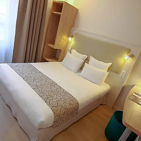 Montaigne Hotel