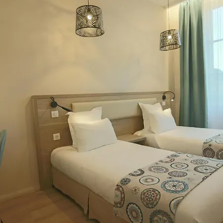Montaigne 3* سارلا لا كانيدا