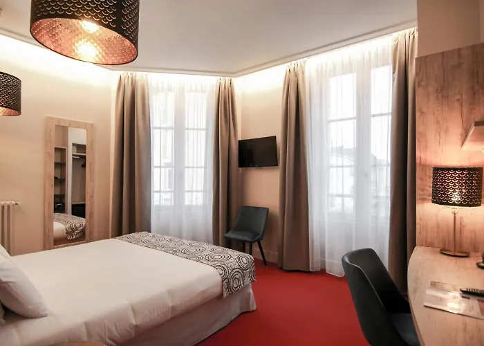 Hotel Montaigne 3*